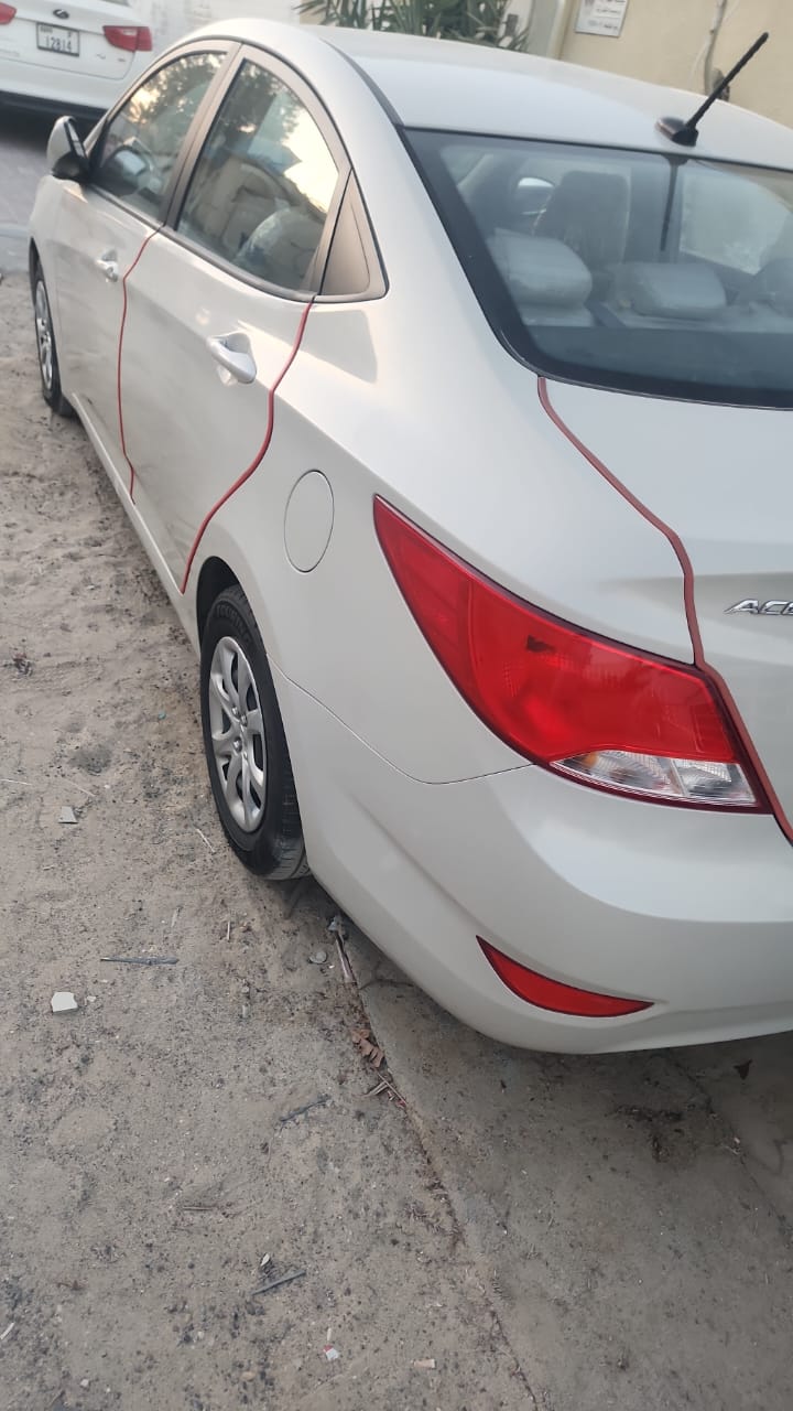 2016 White Hyundai Accent_4