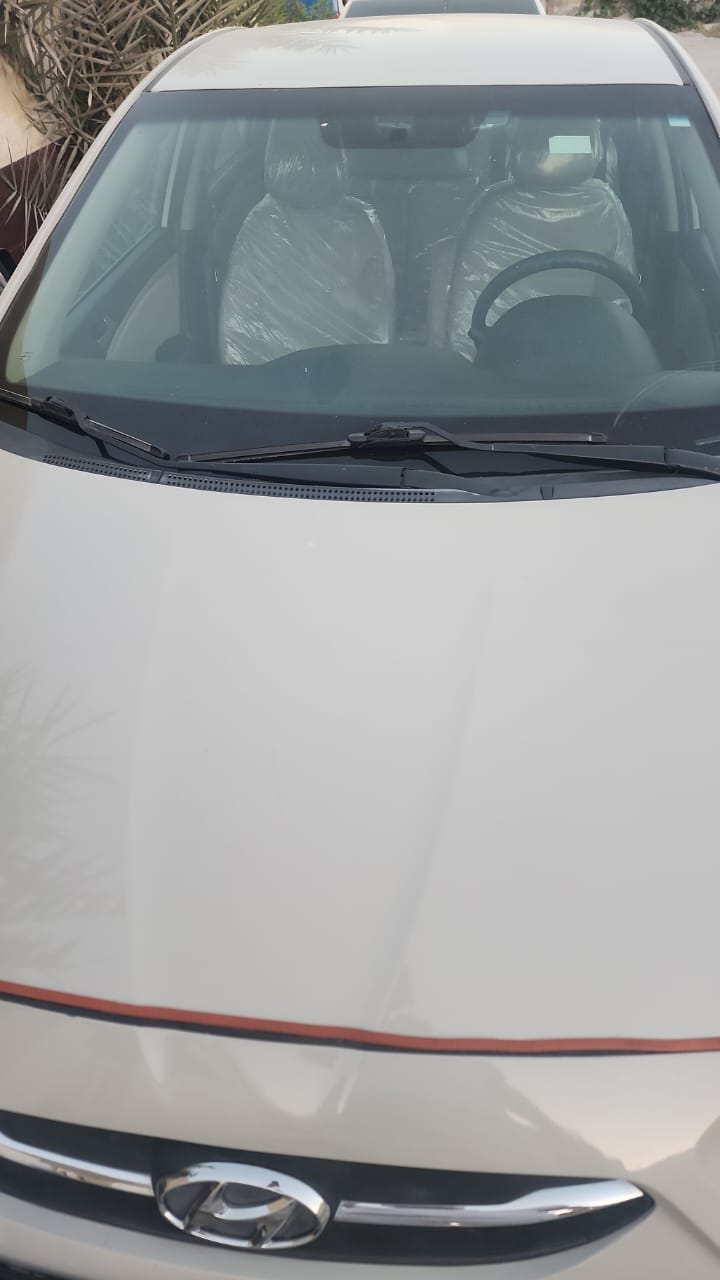 2016 White Hyundai Accent_1