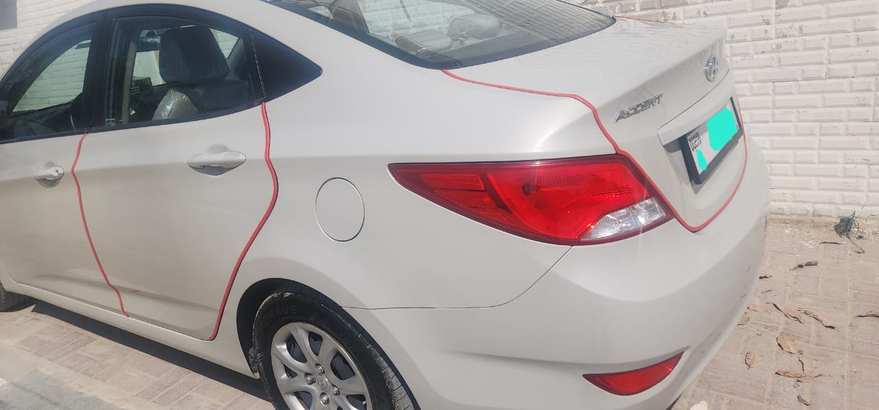 2016 White Hyundai Accent_13