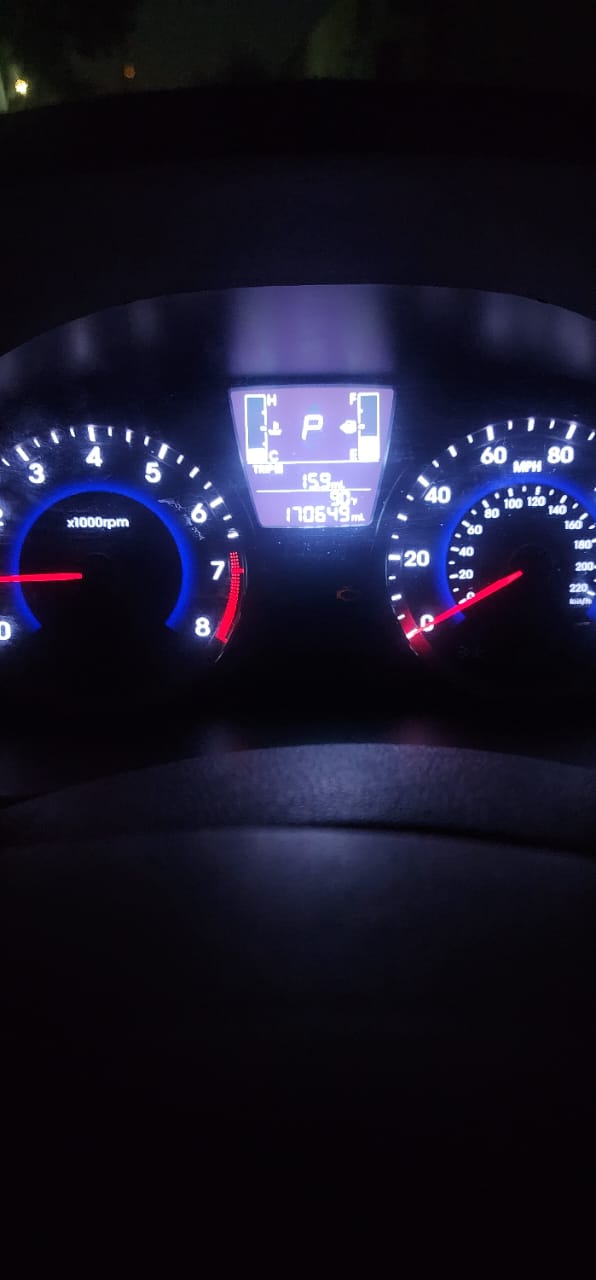 2016 White Hyundai Accent_15