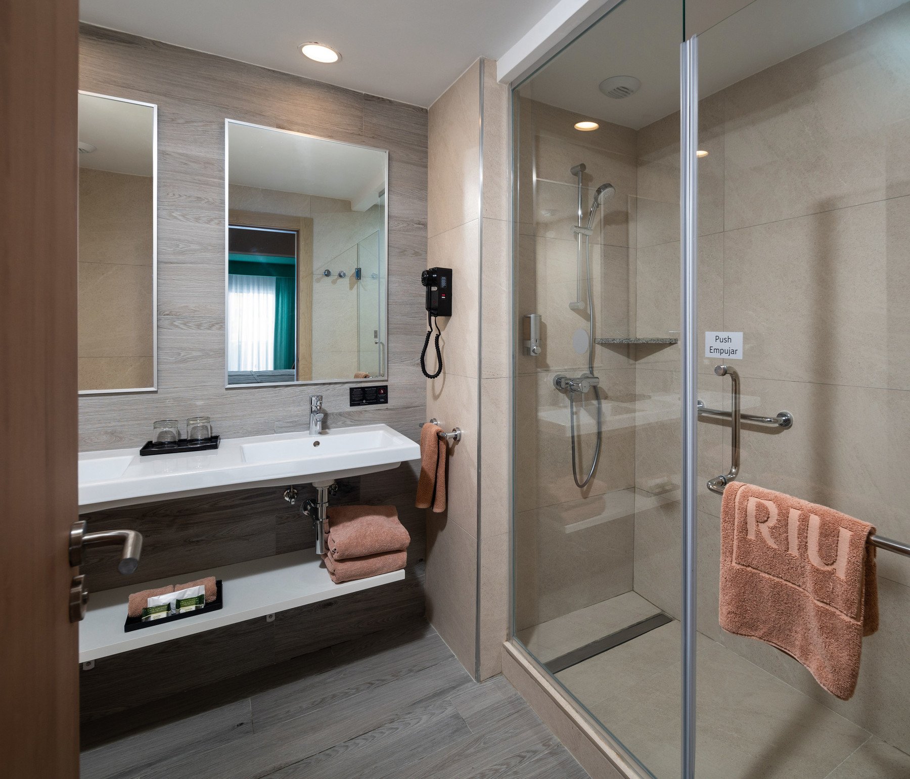 RIU Resorts and Hotels_11