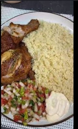 Attièkè avec un demi poulet - ATTIEKE DEKOUNGBE