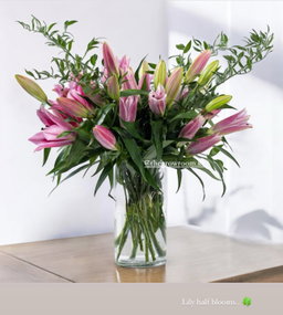 LILIES VASE ARRANGEMENT