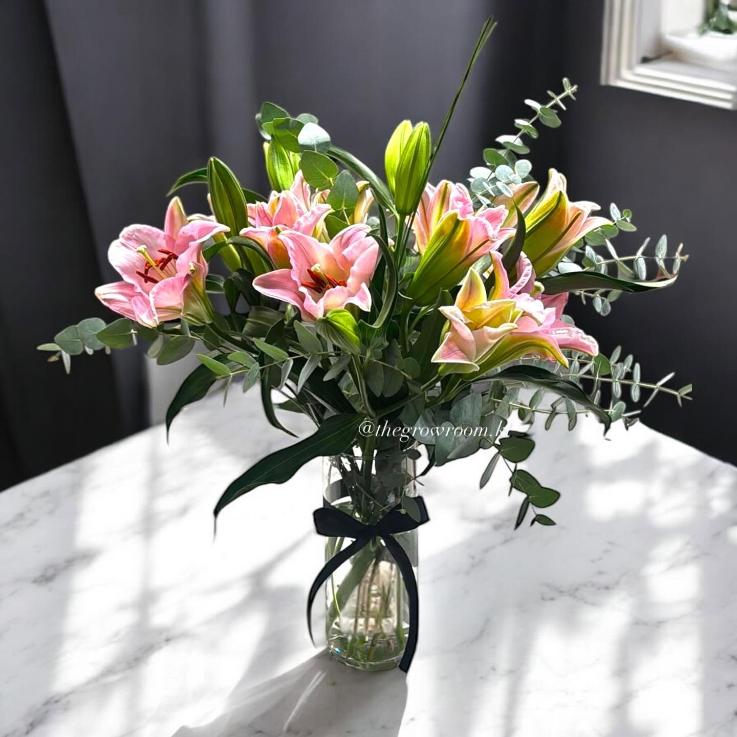 LILIES VASE ARRANGEMENT_3