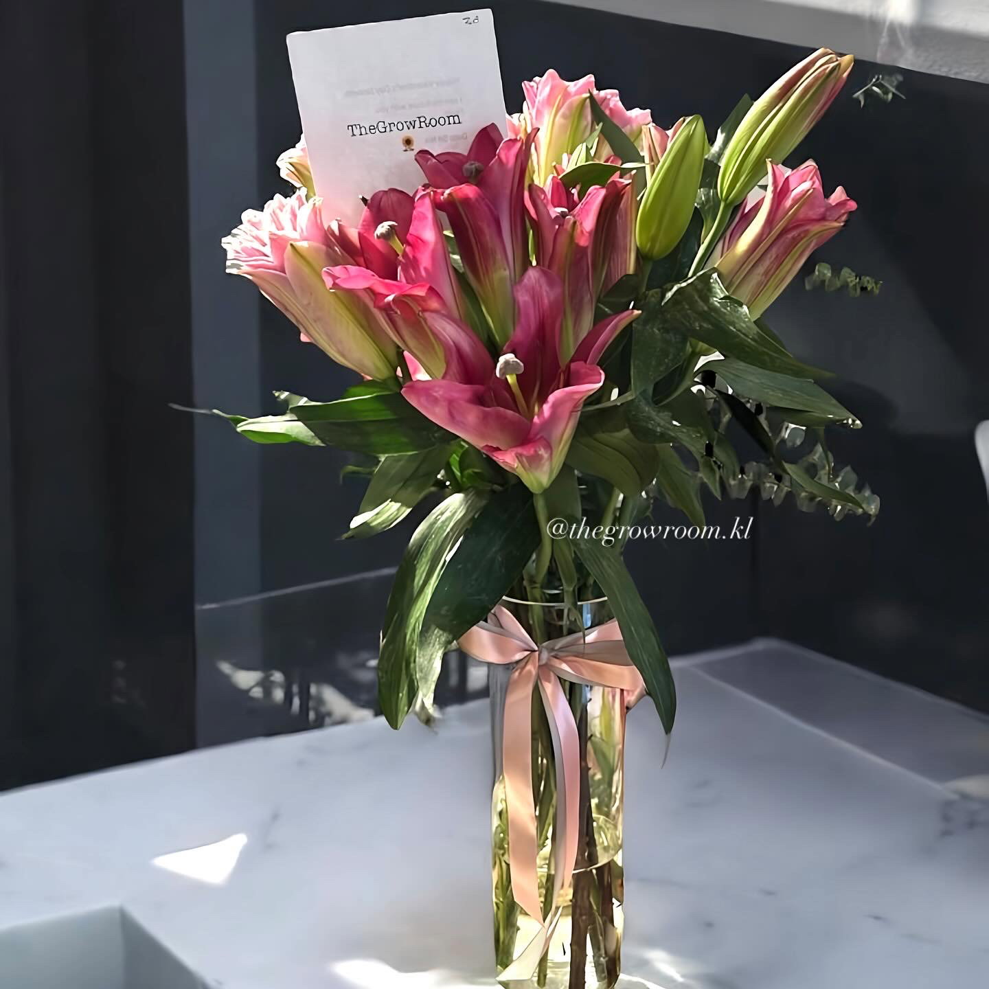LILIES VASE ARRANGEMENT_4