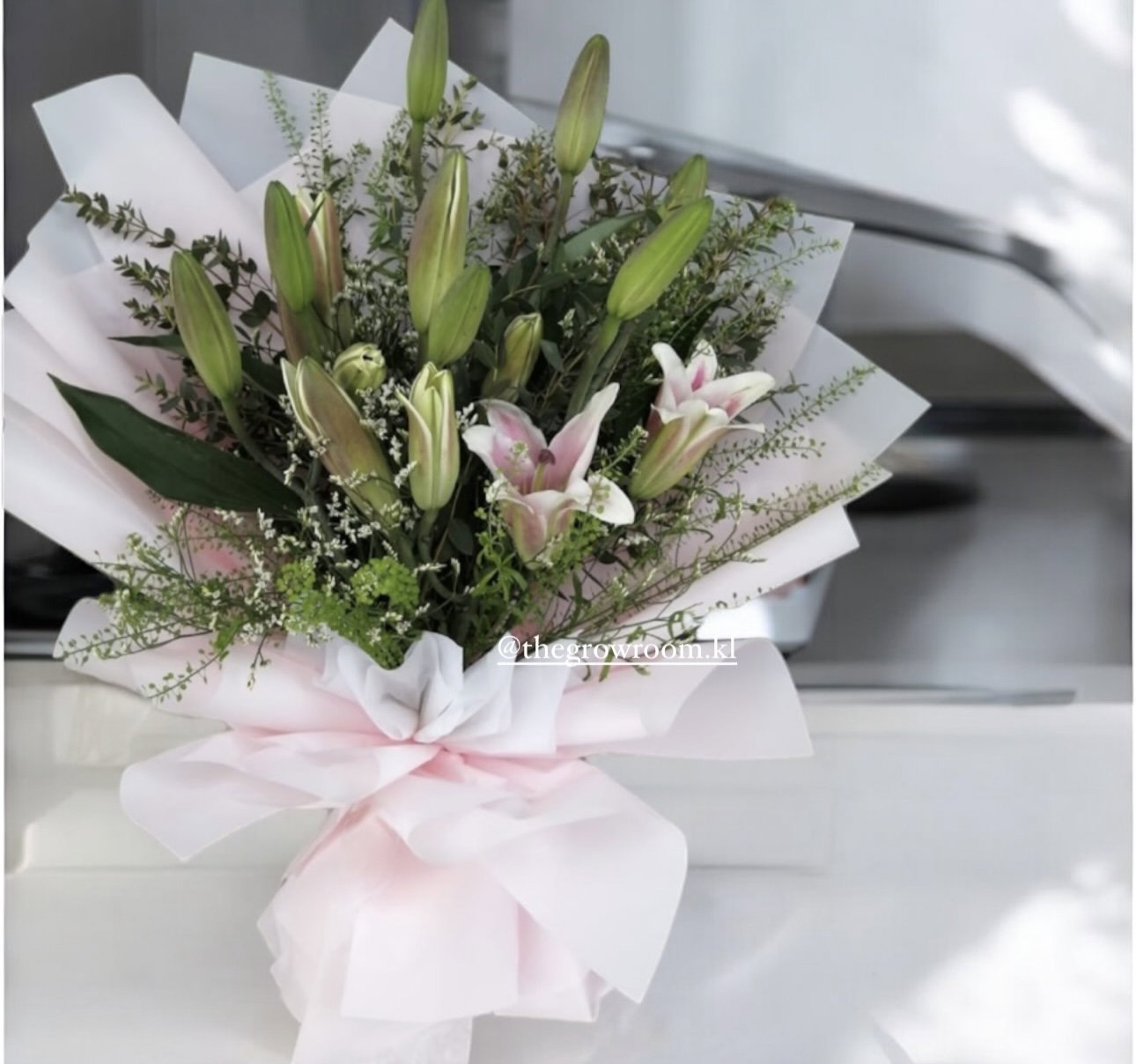 LILIES BOUQUET WRAP_1