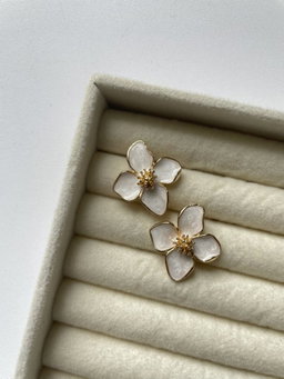 Ella Earing 
