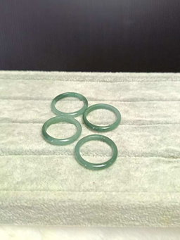JADEITE  RING 