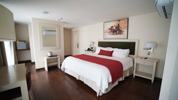 Habitacion Doble/2 personas/1 cama. Impuestos incluidos y desayuno cortesía. 
