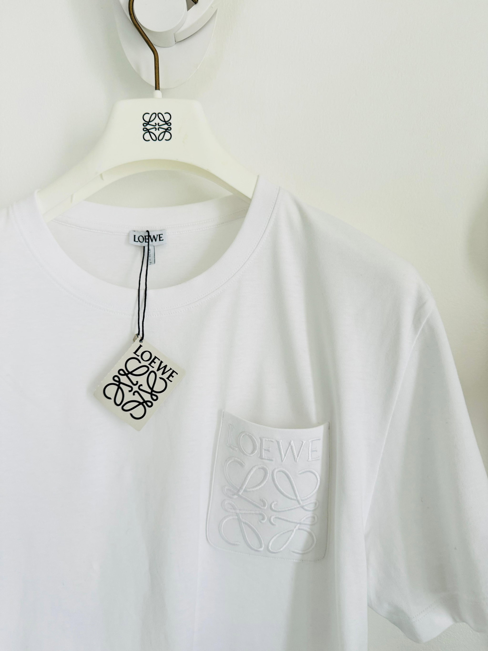T shirt Loewe pocket logo - unisex_1
