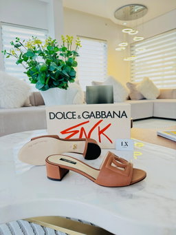 Chinelos Dolce Gabbana com salto 