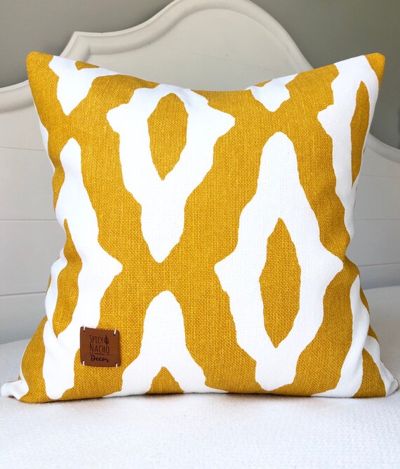 Throw pillow_0