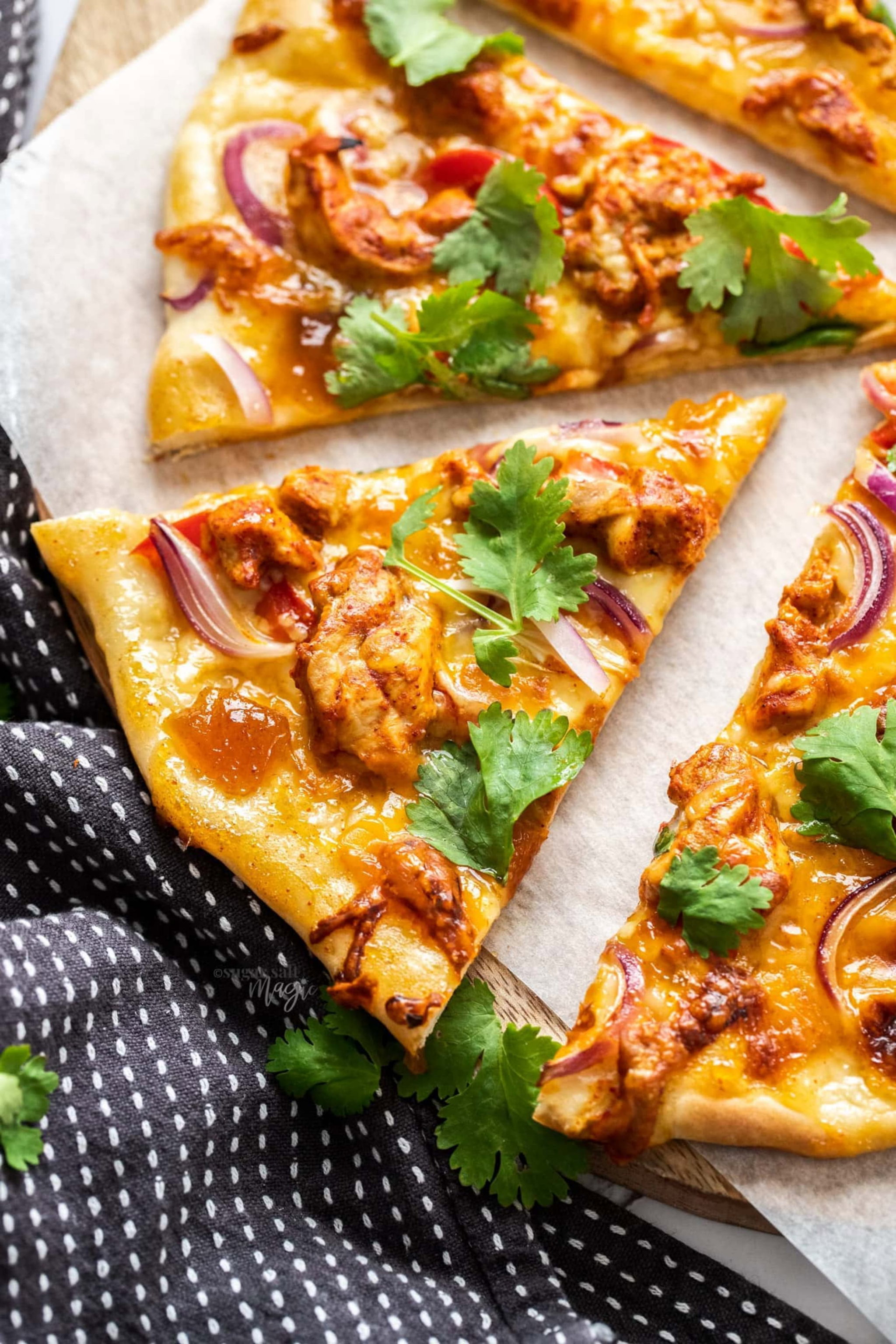 TANDOORI CHICKEN PIZZA ( R )_0