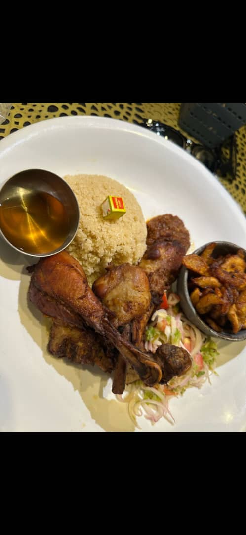 Garba+pilon de Poulet et Aloco - FLORA FOOD_0