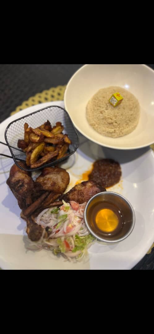 Garba+pilon de Poulet et Aloco - FLORA FOOD_1