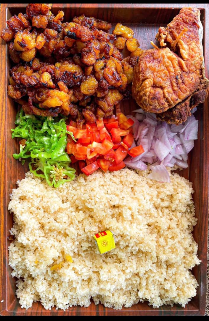 Garba (atiekè alloco et 1 poisson thon) - FLORA FOOD