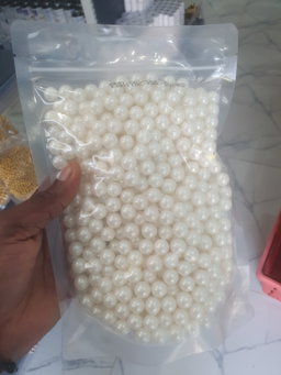 Bolas Comestíveis na Cor Branca