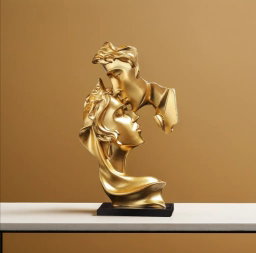 Lovers statue 