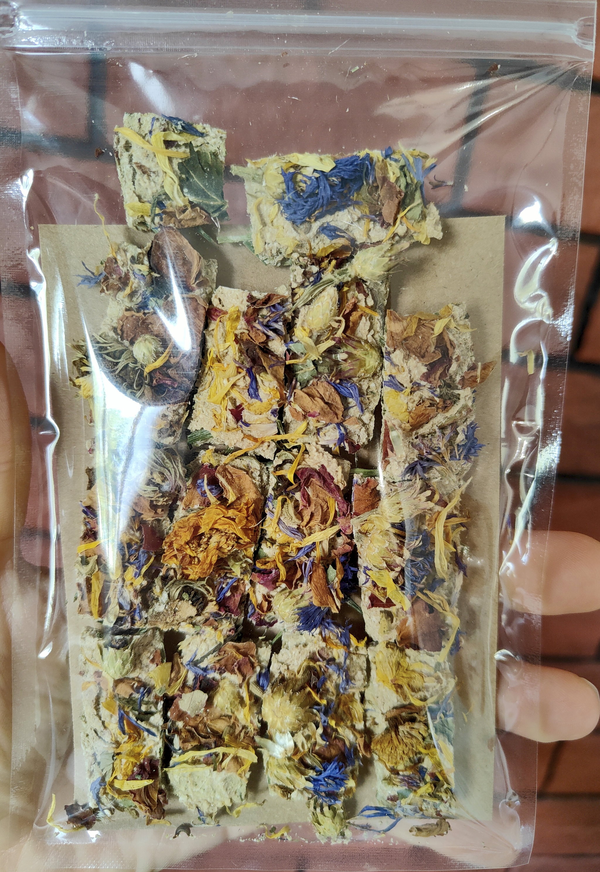 Herbi-Bars: Banana, Timothy Hay, Marigold & Rose_1