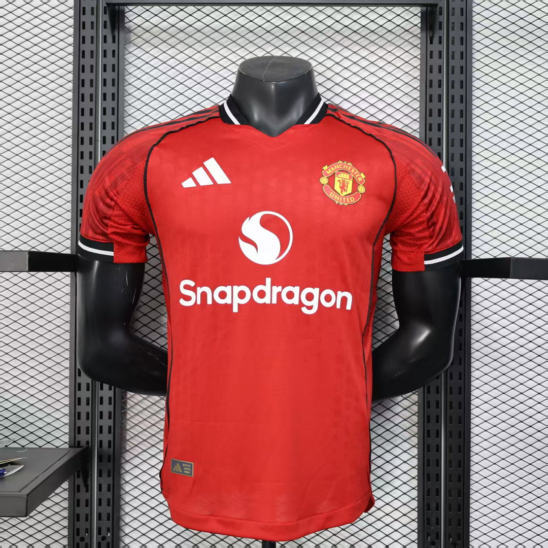 Manchester United 2025/2026 jersey latest