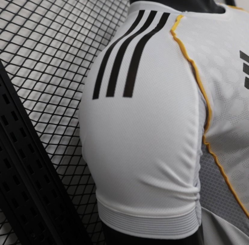 Real Madrid 2025/2026 jersey latest _4