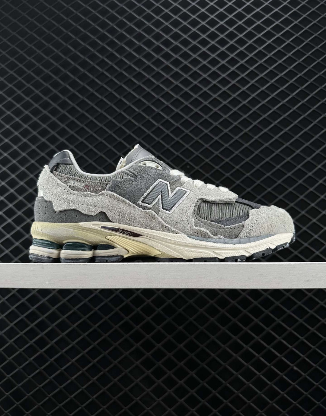 NEW BALANCE 2002R