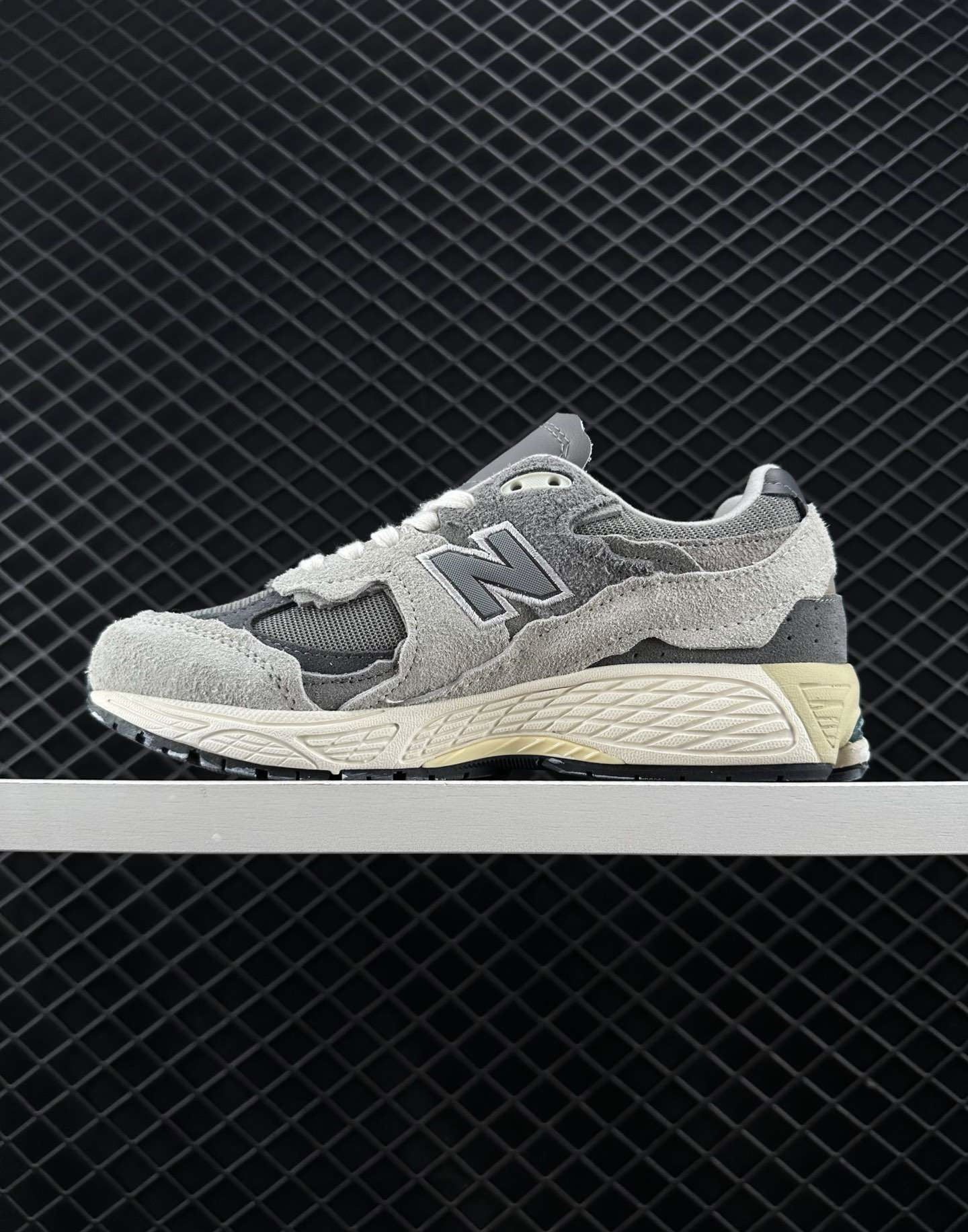 NEW BALANCE 2002R _1