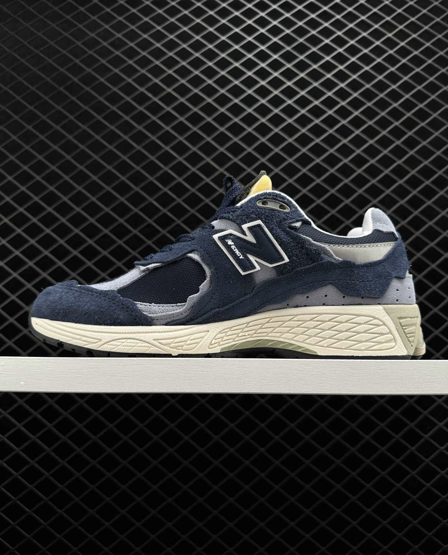 NEW BALANCE 2002R_1