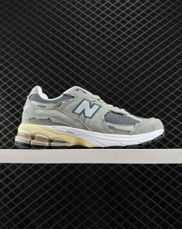NEW BALANCE 2002R 