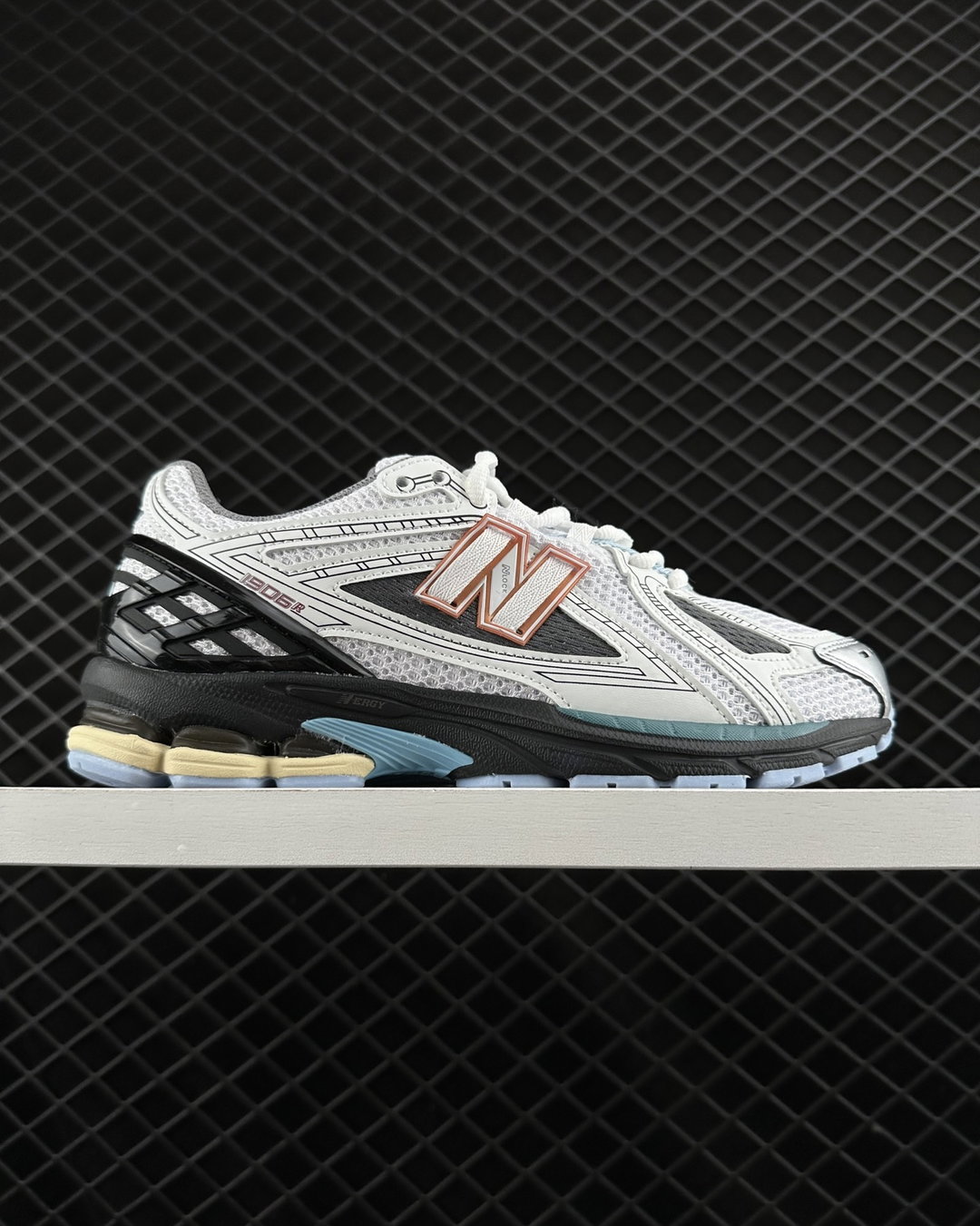 NEW BALANCE M1906R