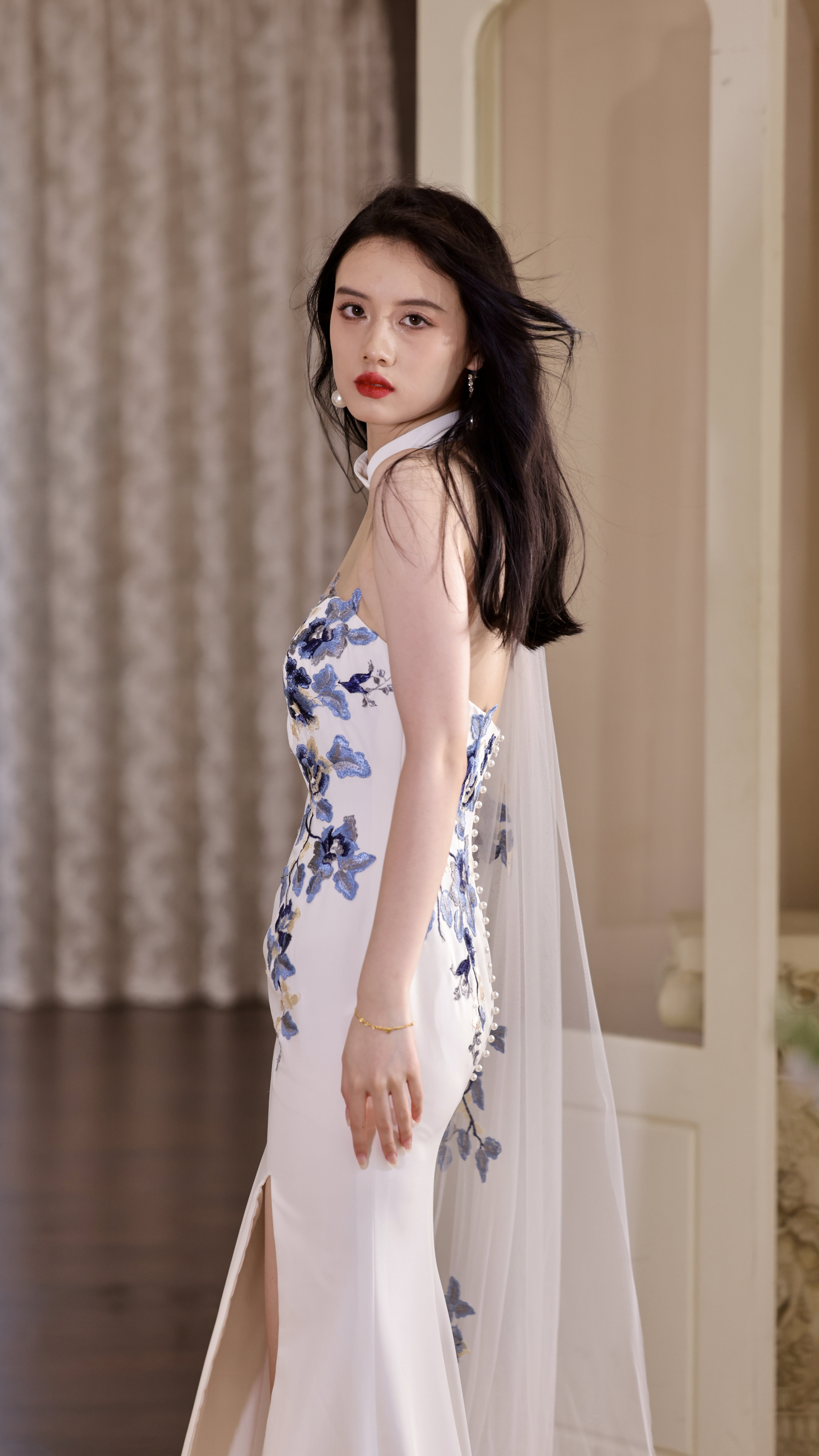 The Porcelain with Cape #6
