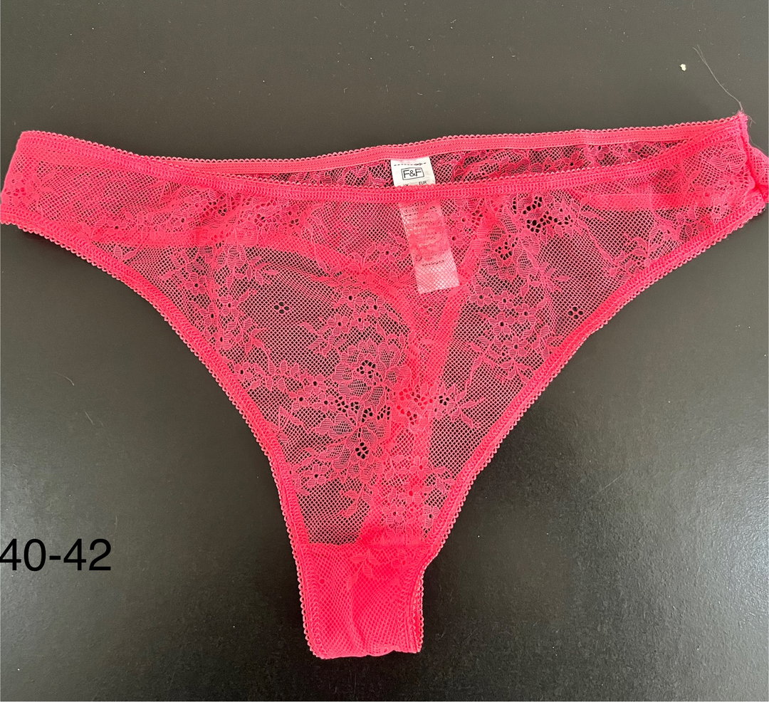 String Bresilien en dentelle Taille 40/42