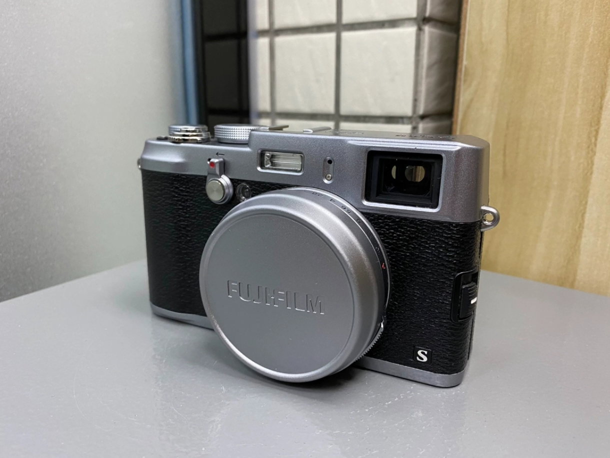 Fuji X100S silver_3