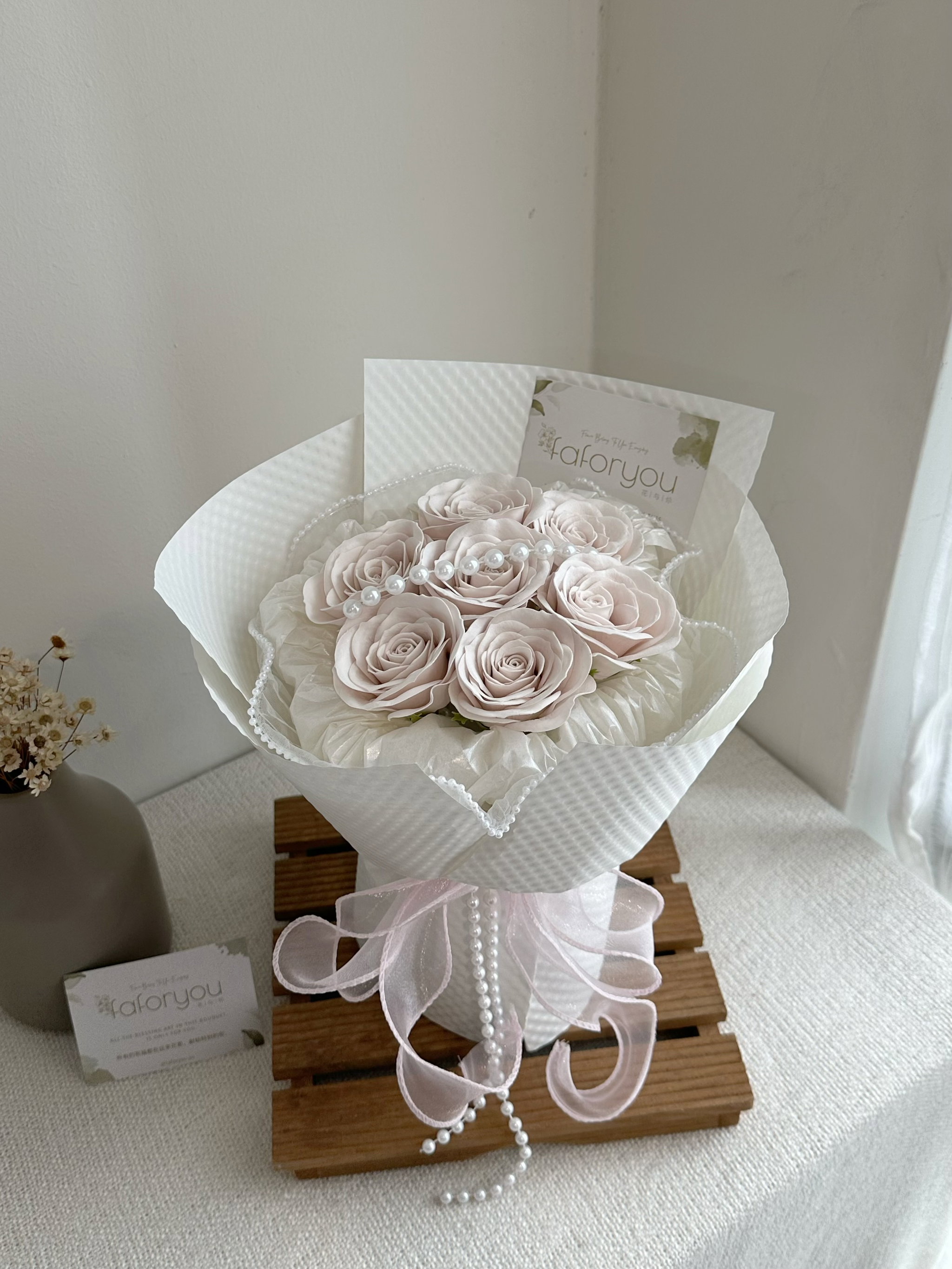 7 Stalk Awakening Soap Rose Bouquet _0