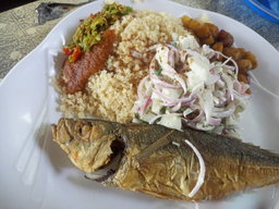 Attièkè aloco au poisson silivi 