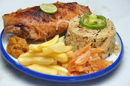 Riz frite avec aileron
