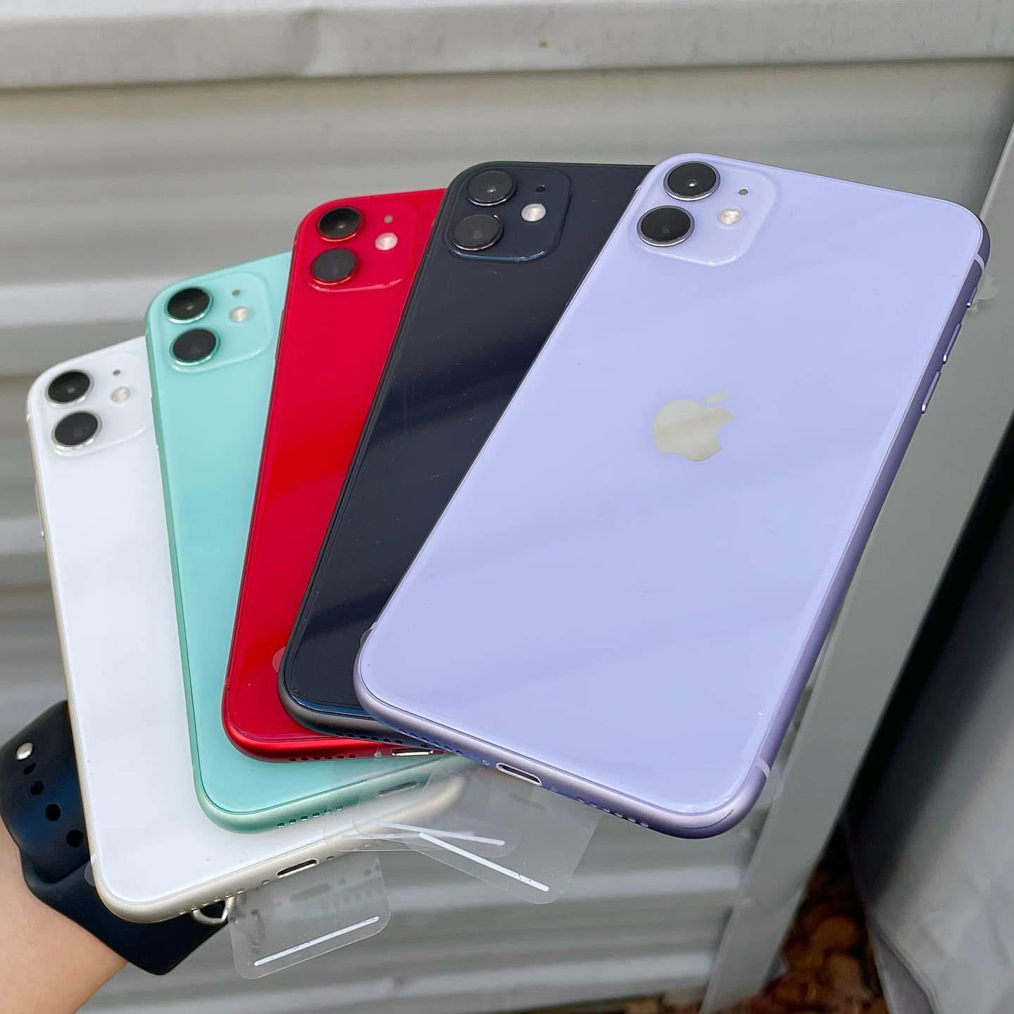 iPhone11•Cash at 850,000• Loan•@380,000 Ugx_4