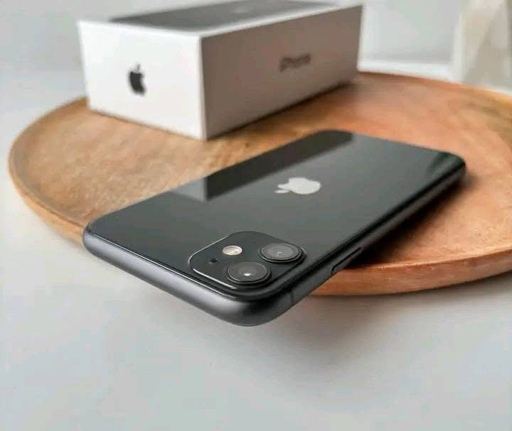 iPhone11•Cash at 850,000• Loan•@380,000 Ugx