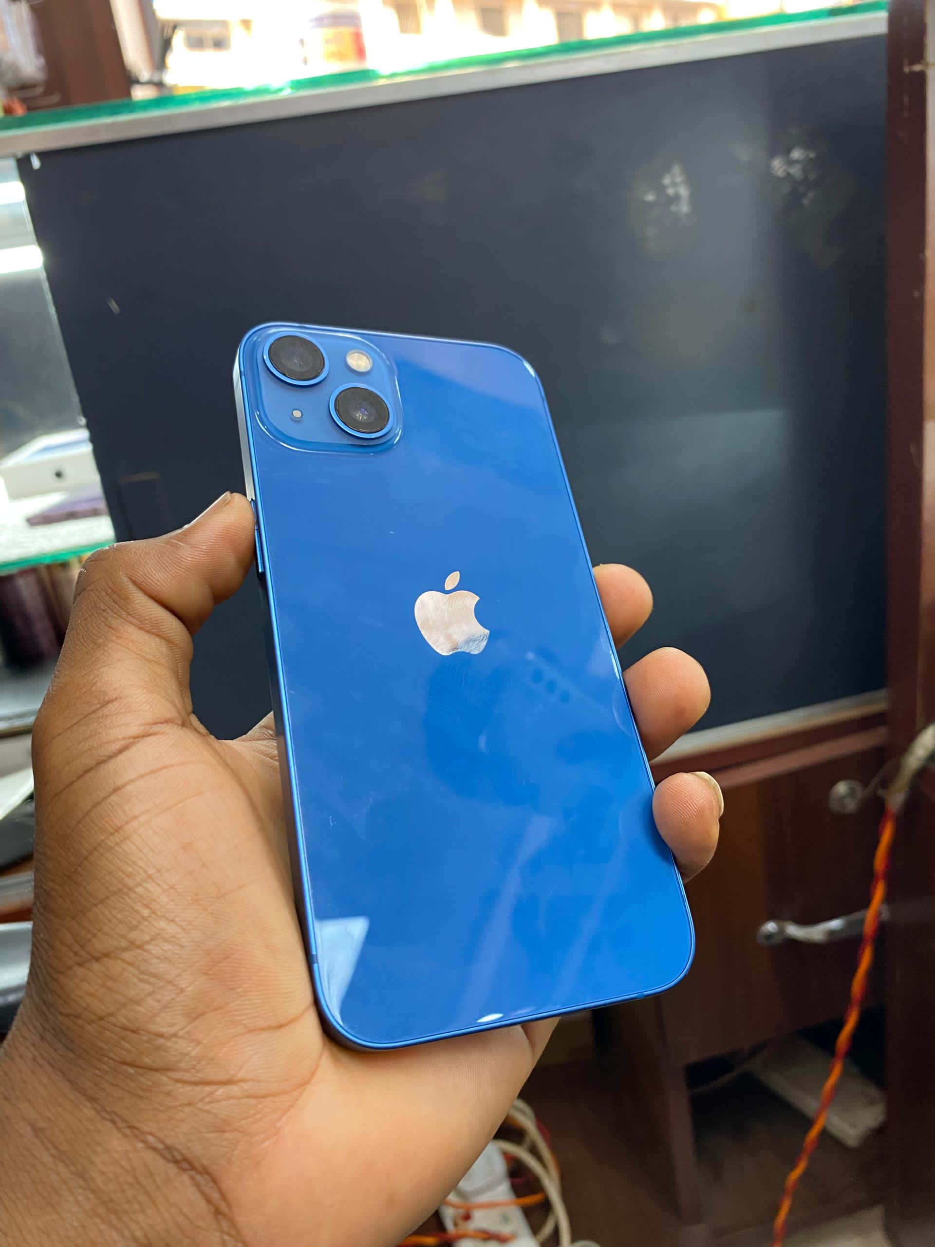 iPhone 13 loan at 680,000ugx_0