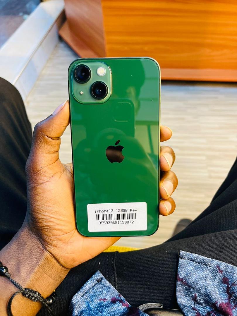 iPhone 13 loan at 680,000ugx_9