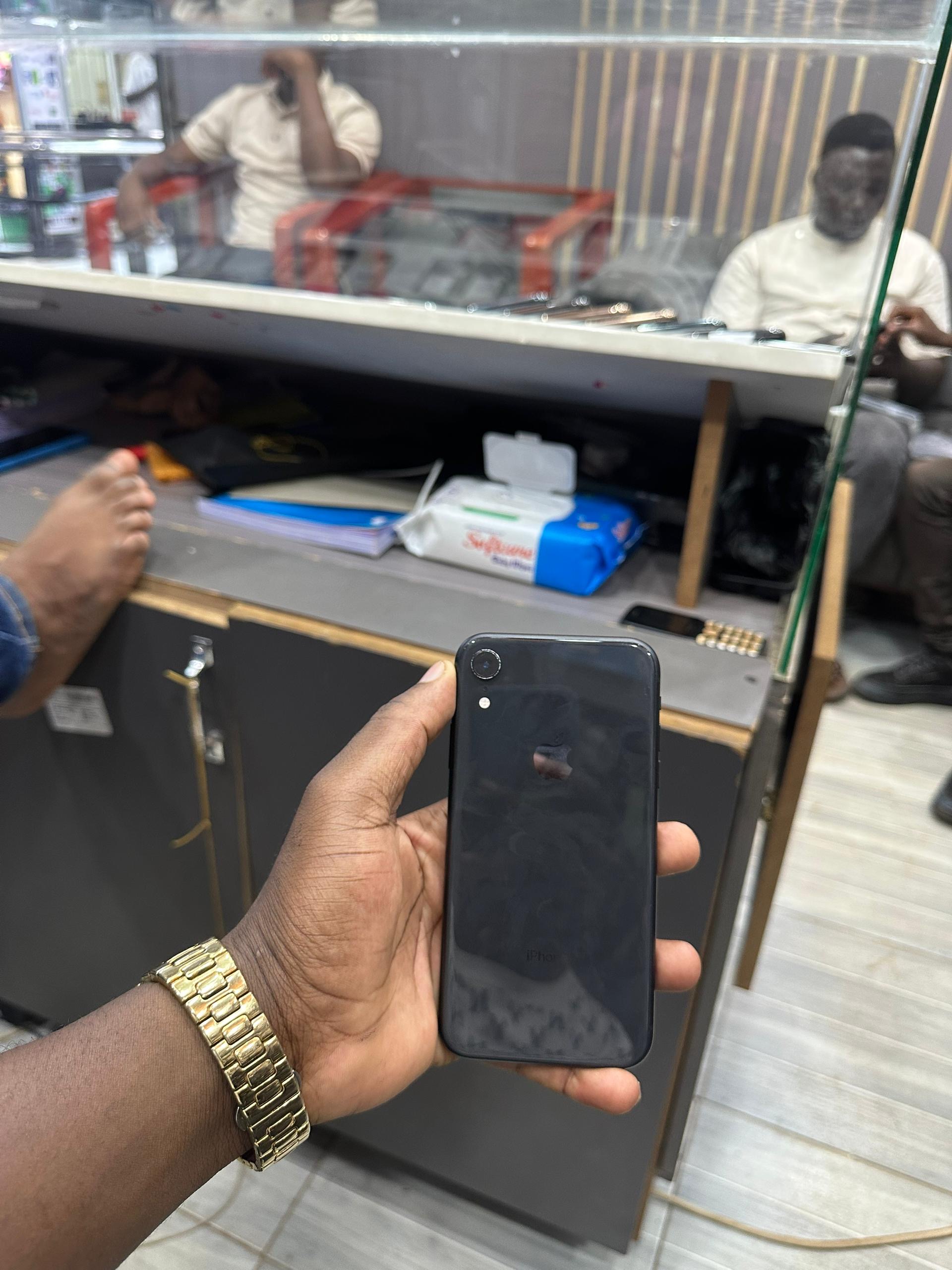 iPhone 15. Cash  2.2M Cash• Loan at 1.05M_3