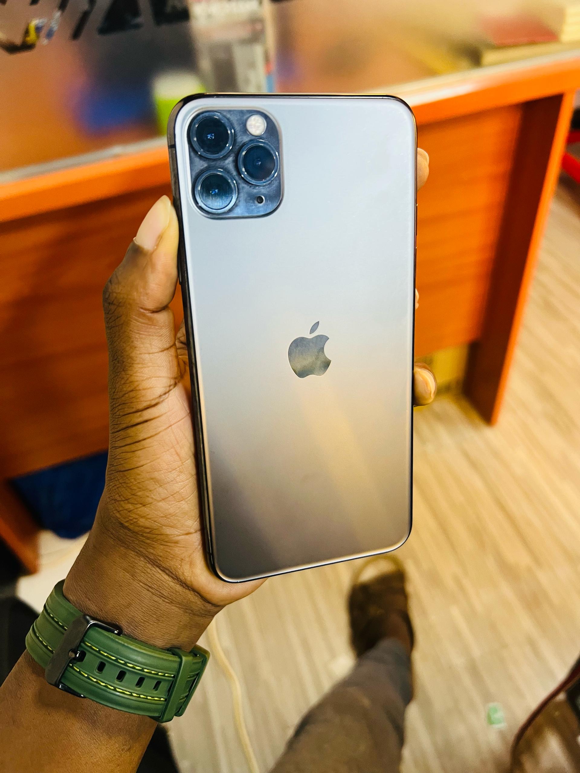 iPhone 11Pro and ProMax11 1.3 Pro at 1.15M loan available _2