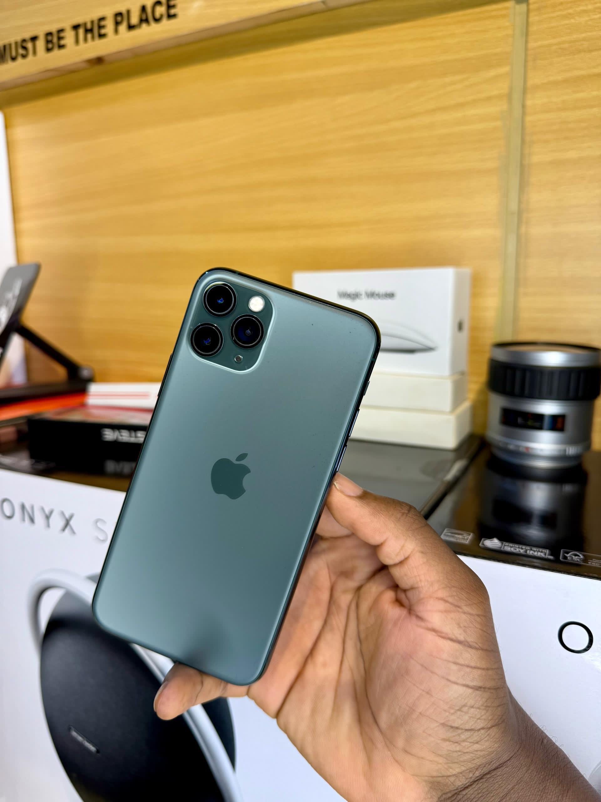 iPhone 11Pro and ProMax11 1.3 Pro at 1.15M loan available _7