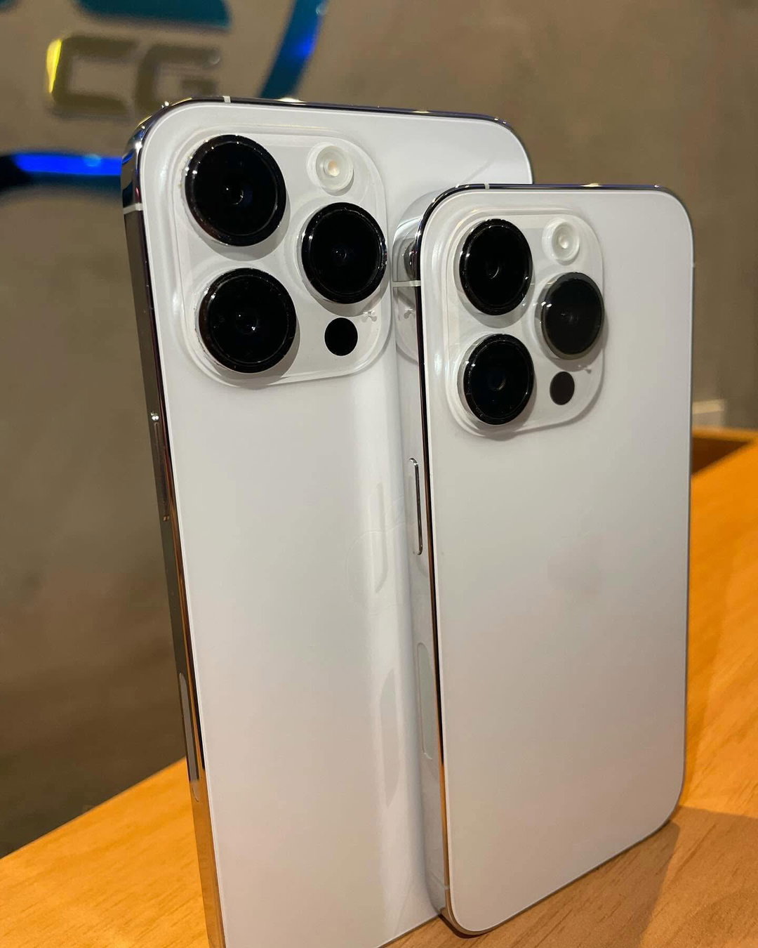 iPhone 13Pro 2.2M and 13ProMax 2.65M loan available 