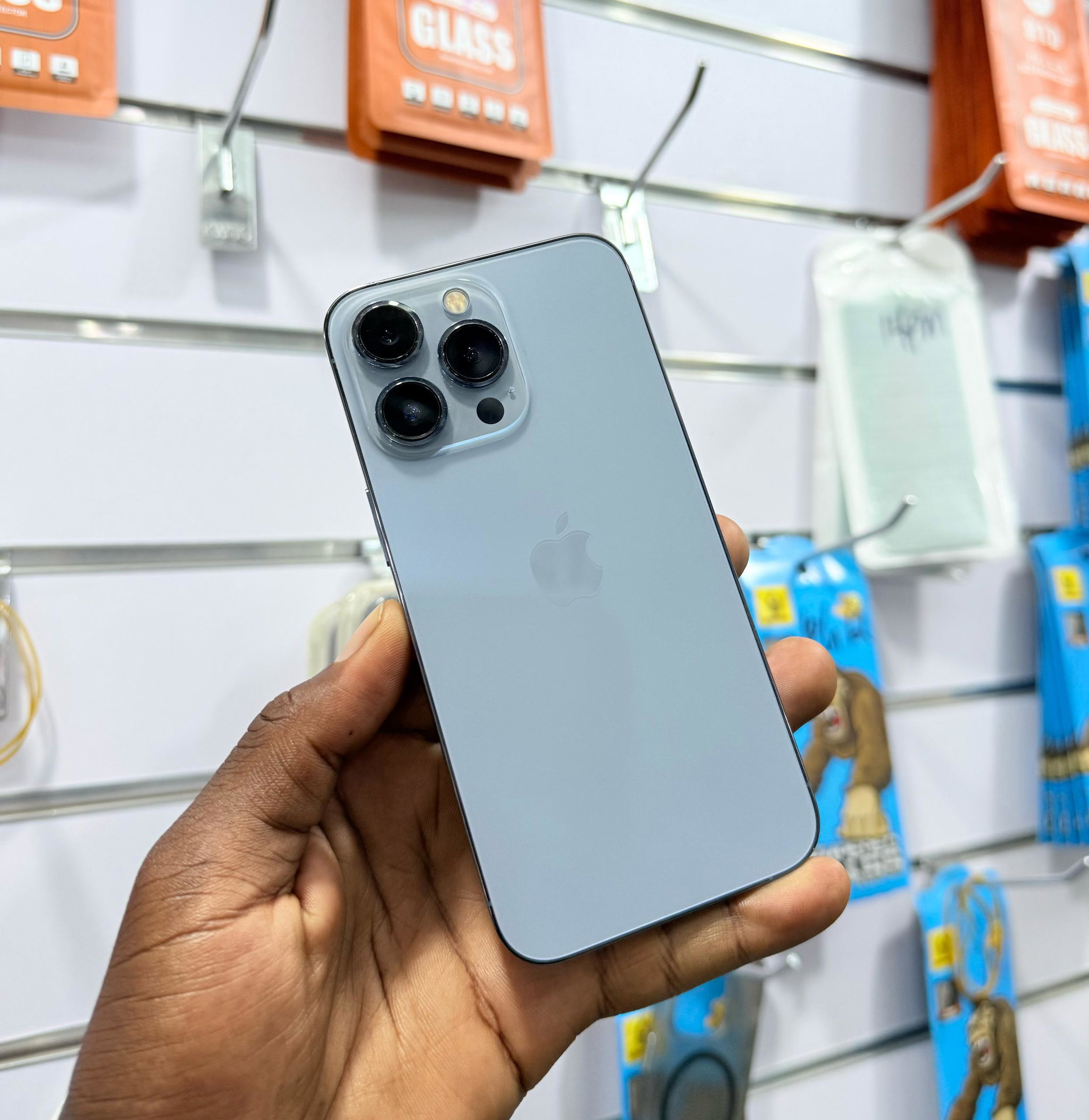 iPhone 13Pro 2.2M and 13ProMax 2.65M loan available _1
