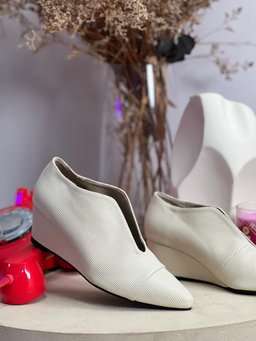 PRE ORDER JAYLA CLASSIC WEDGES ETA FEB 2026