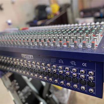 YAMAHA MIXER LX9 – 32 CANAUX