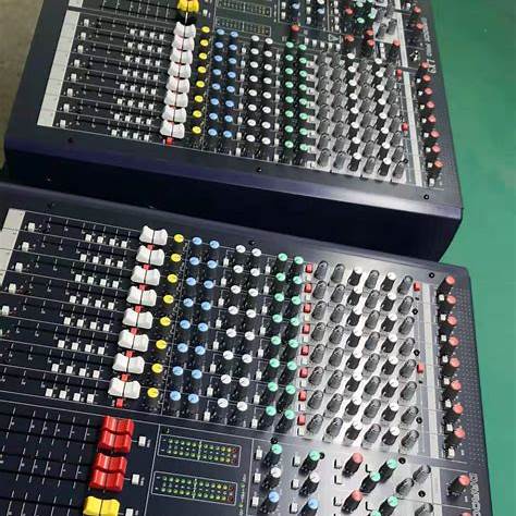 YAMAHA MIXER LX9 – 32 CANAUX_2