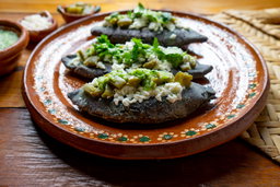 Tlacoyos de Frijol  / טלאקויוס במילוי שעועית