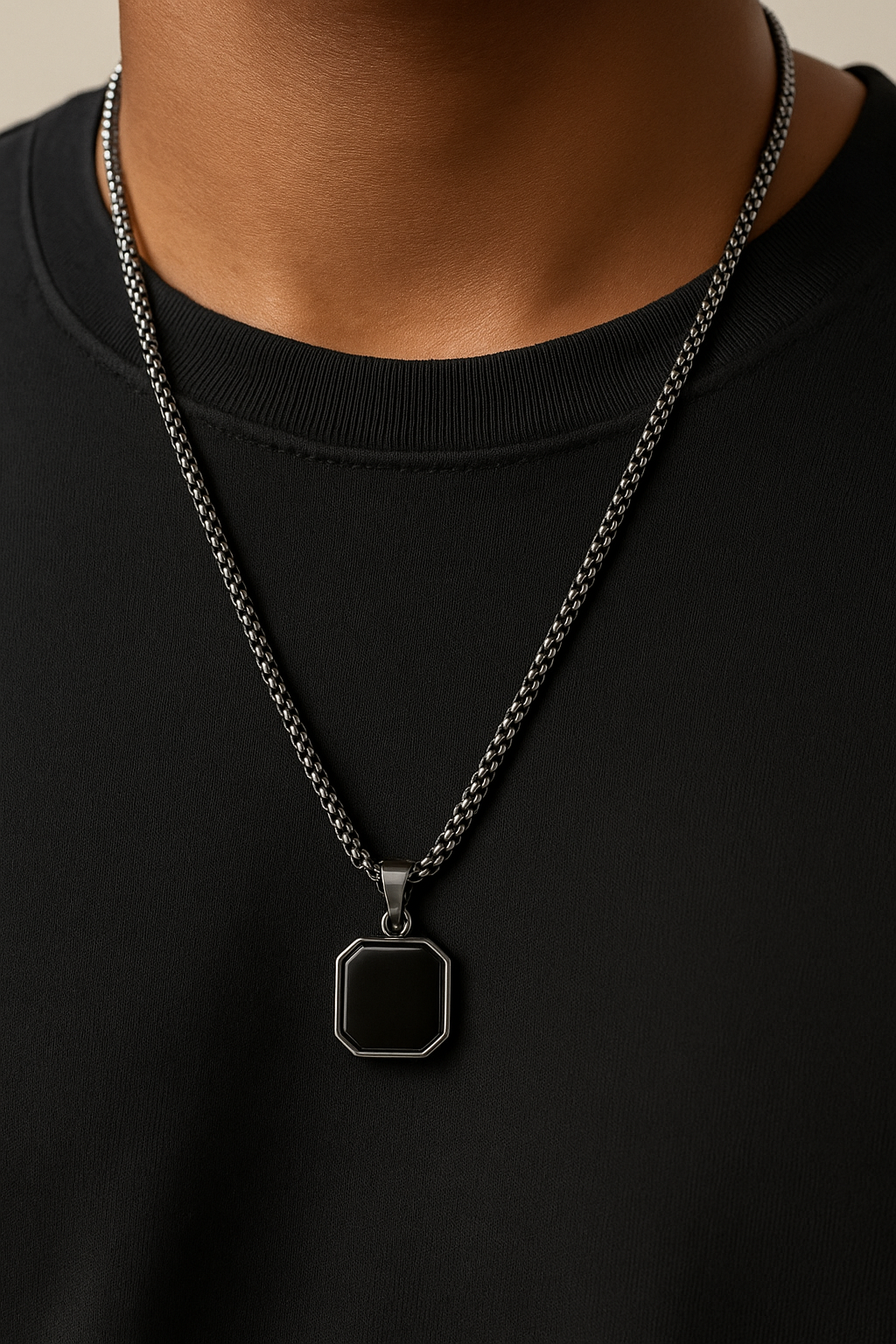 Collier Médaillon Noir_0